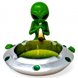 Token Alien on Spaceship Ashtray [3029]