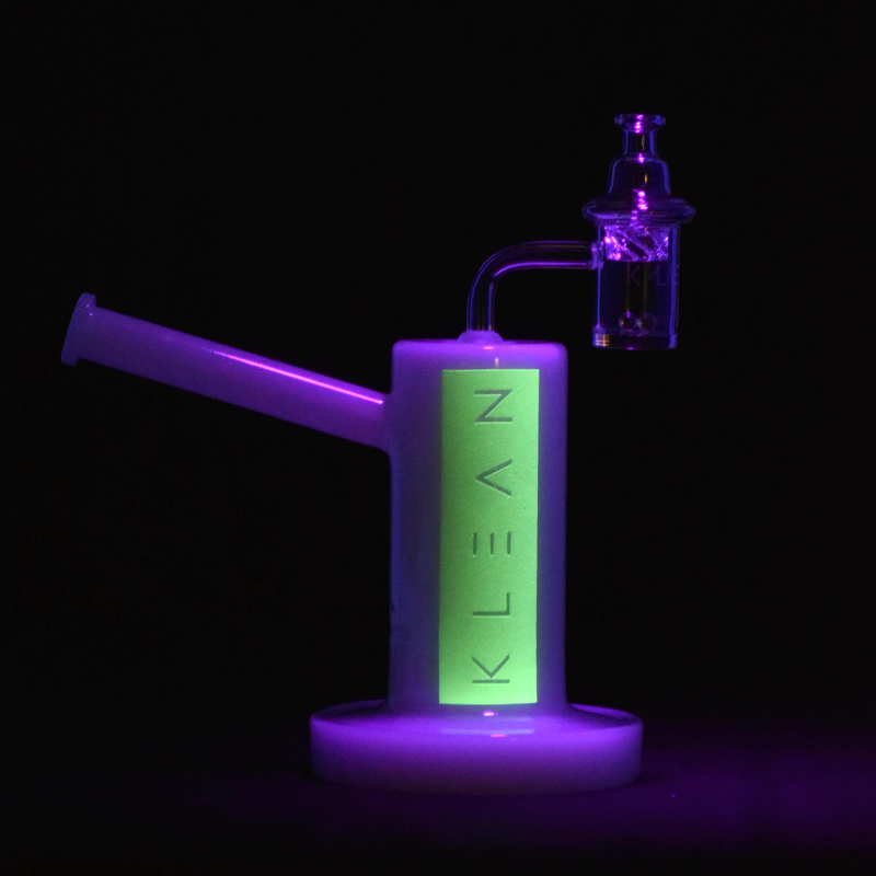 KLEAN - Black & white Series Rig w/ Dab Tool, 14mmBnager, Carb Cap & Terp Ball - Glow in the Dark