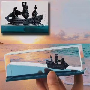 Unsinkable Cruise Ship w/ Iceberg Float Toy in Acrylic Box [SWP991]